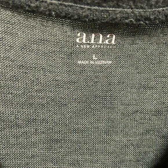 🐆3/$15 Ana flowy sleeve green top - Picture 4 of 4